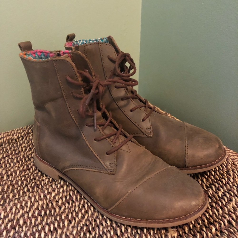 Toms brown side zip aztec lined boots Size 7.5